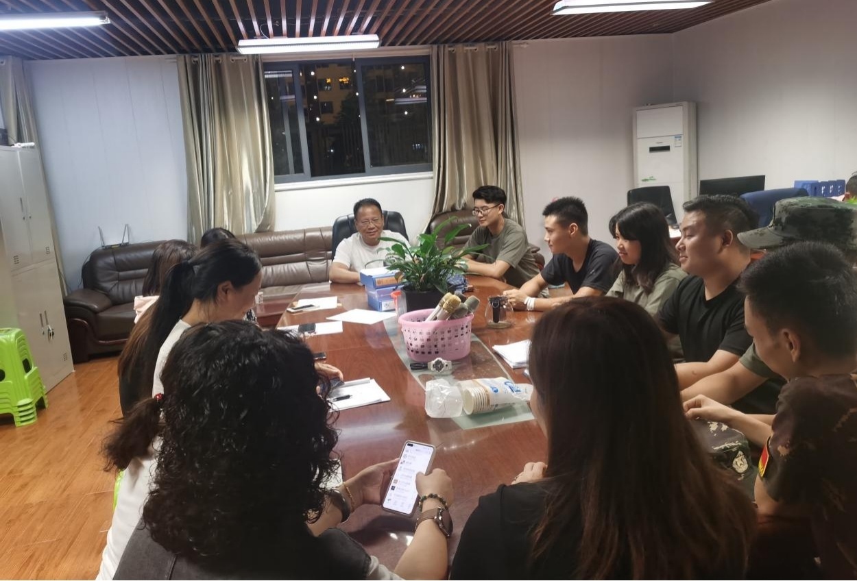 我校召开宿舍管理人员培训会